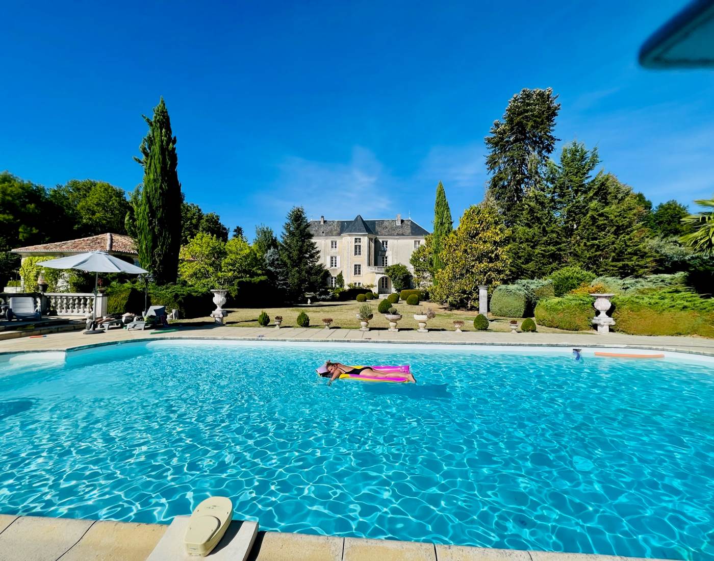 Se détendre dans la piscine