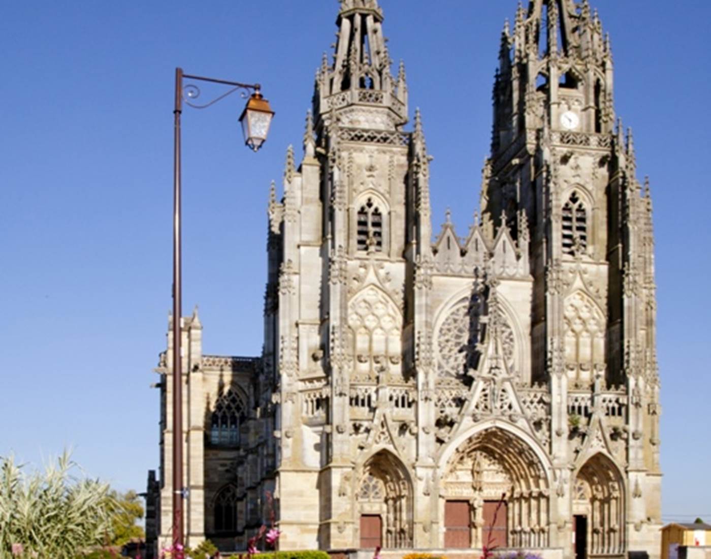 basilique-notre-dame-epine-exterieur