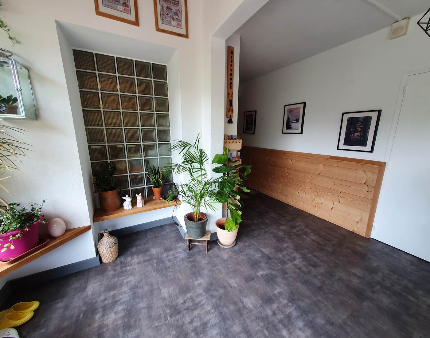 entrée moderne, accueillante et lumineuse