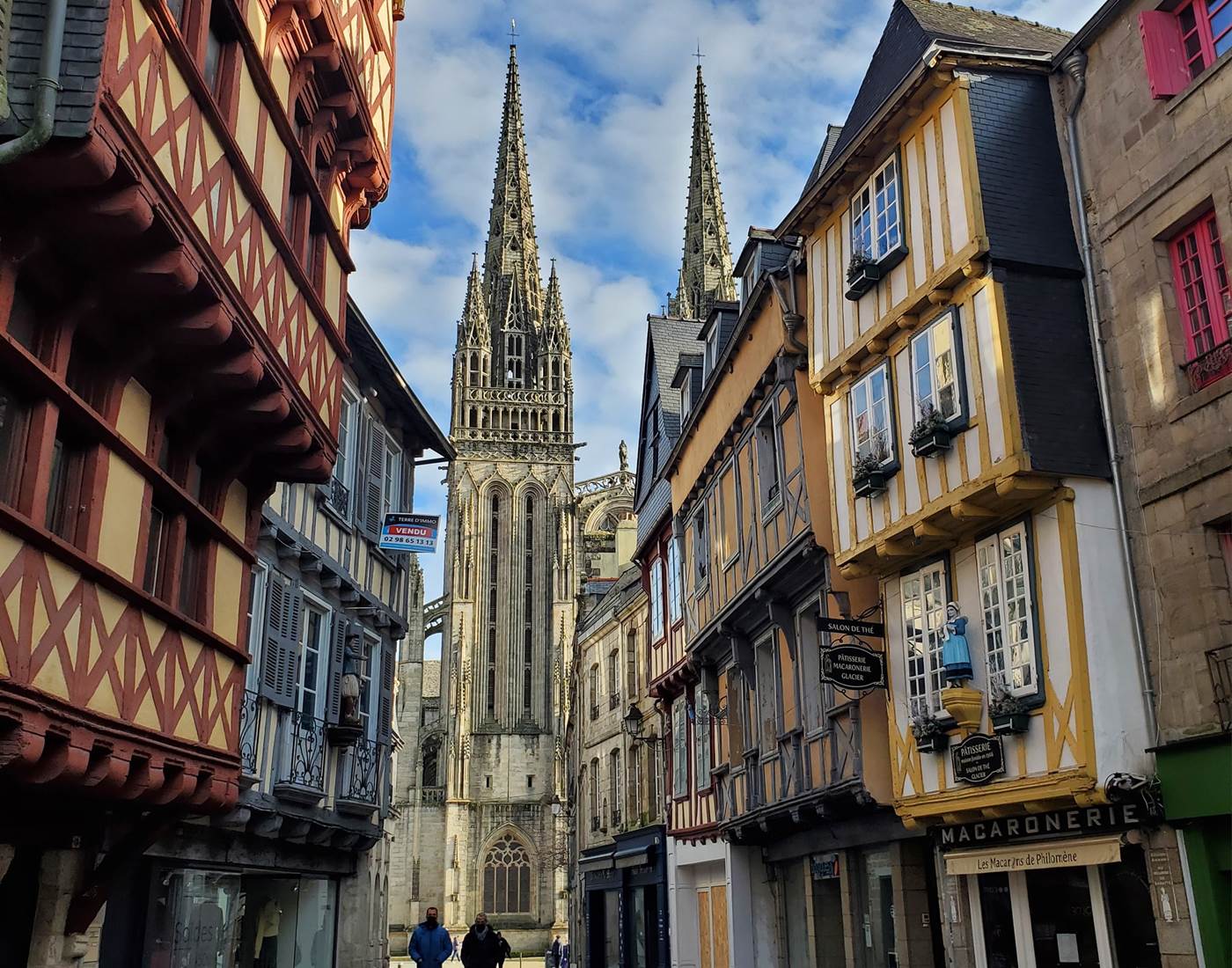 Vue sur la cathédrale Saint-Corentin de Quimper