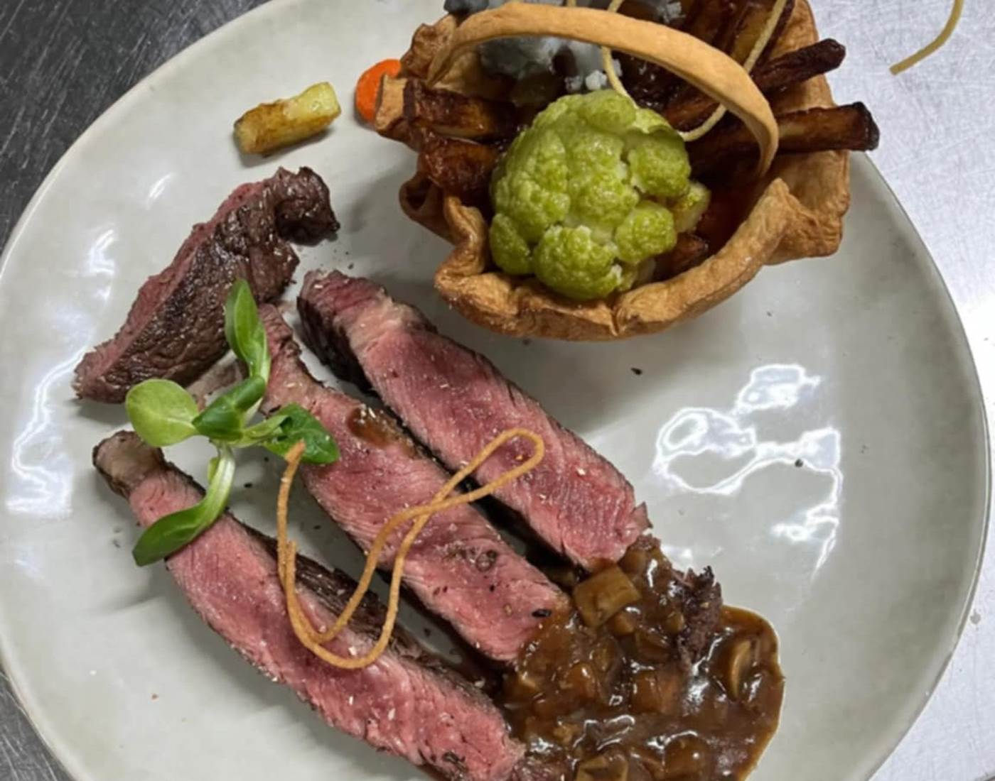 Seigneur du Terroir, cavalcade du jardin Hôtel Restaurant La Sapinière pied des pistes Saint Lary Soulan Hautes Pyrénées (65)