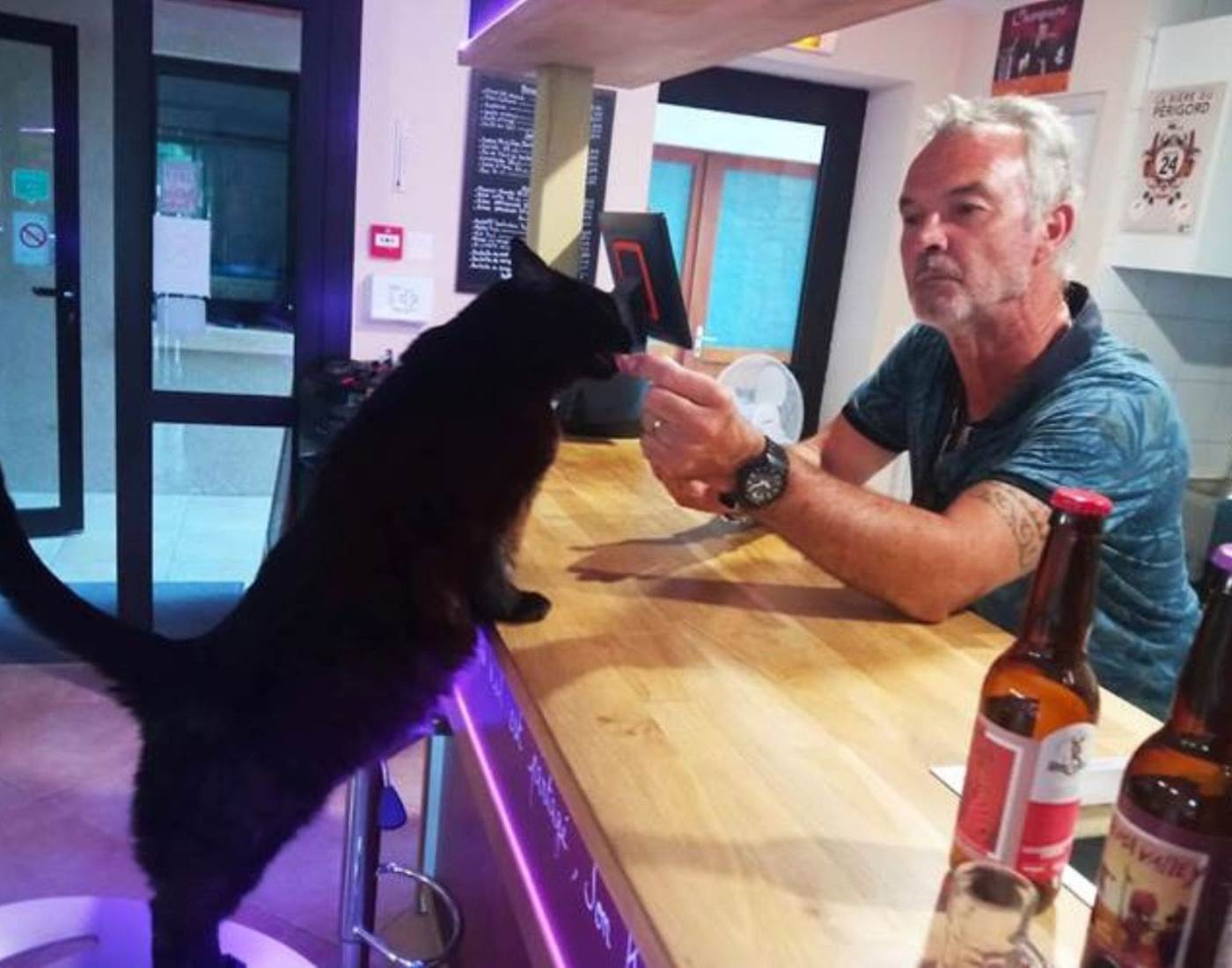 Eric et notre chatte Kuna