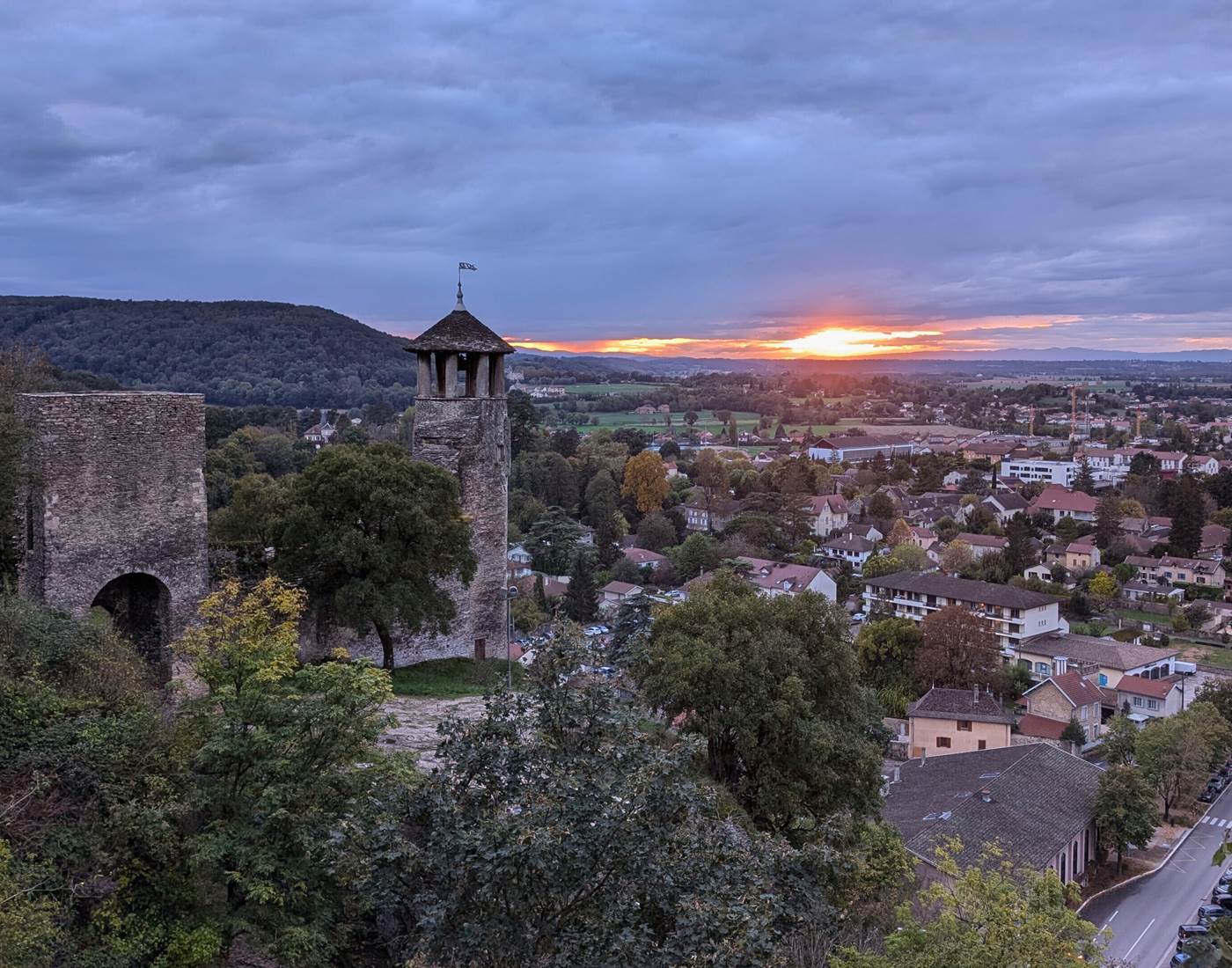 Crémieu, cité médiévale-page