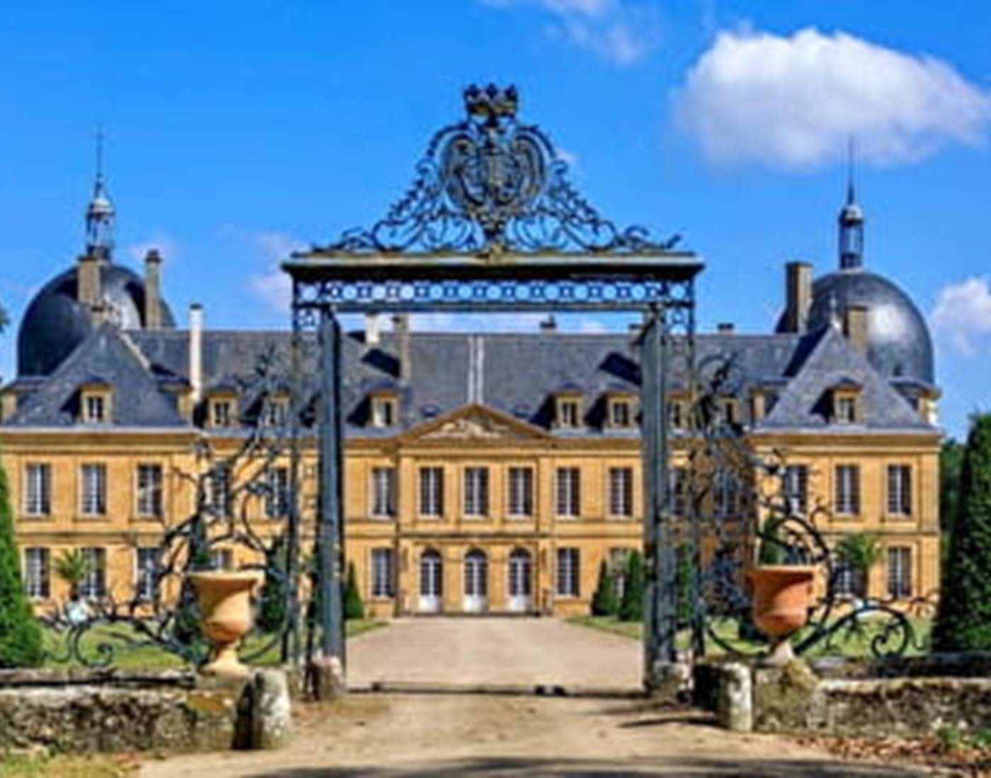 Le  château de Digoin à 24km