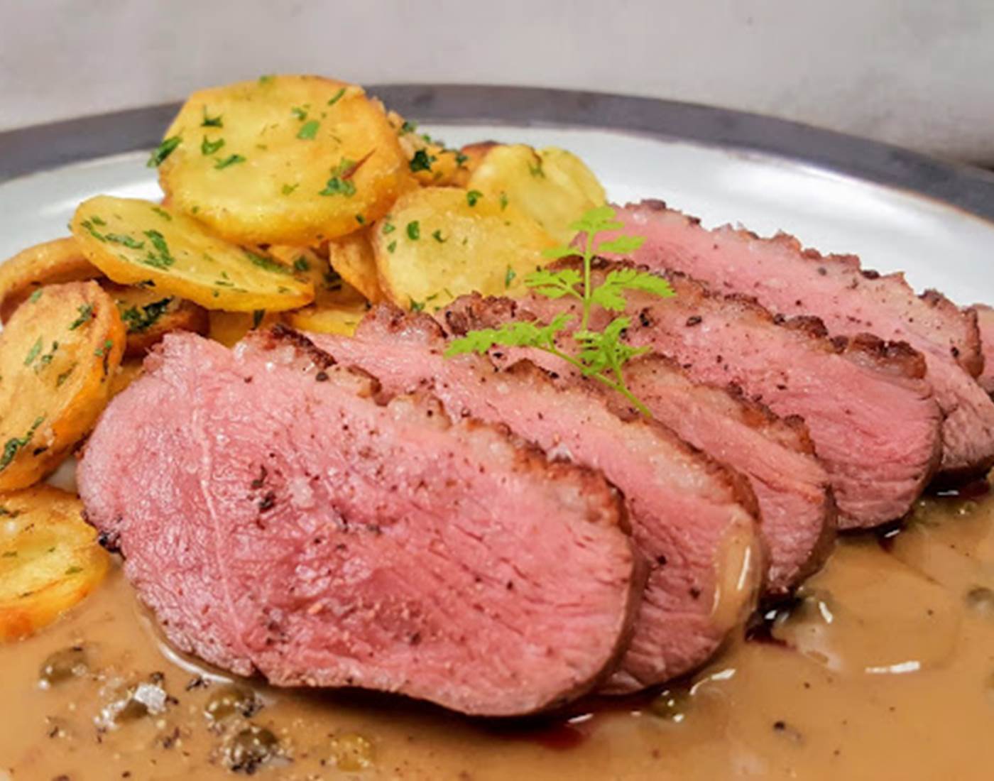 Magret de canard en sauce