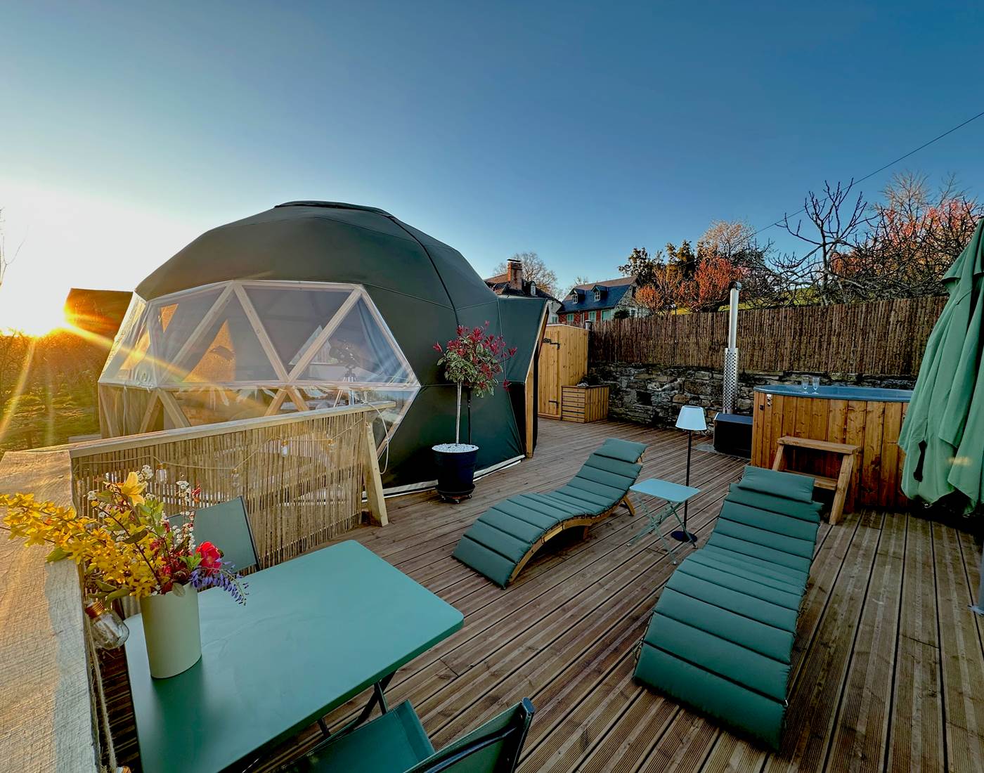 Bain de soleil pour se relaxer face aux Pyrénées