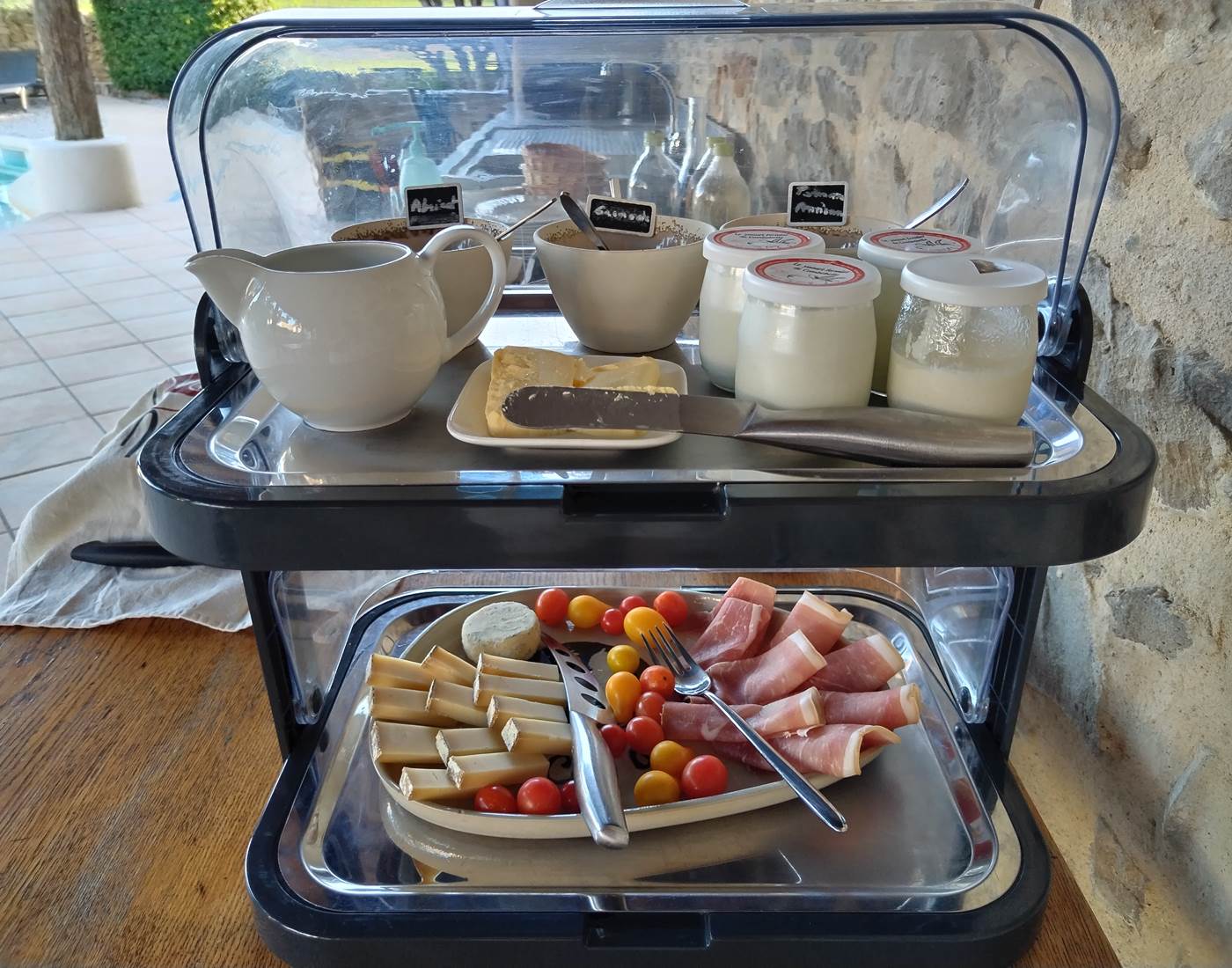 Petit déjeuner des chambres d'hôtes à Le Coq du Nord -Mailhac