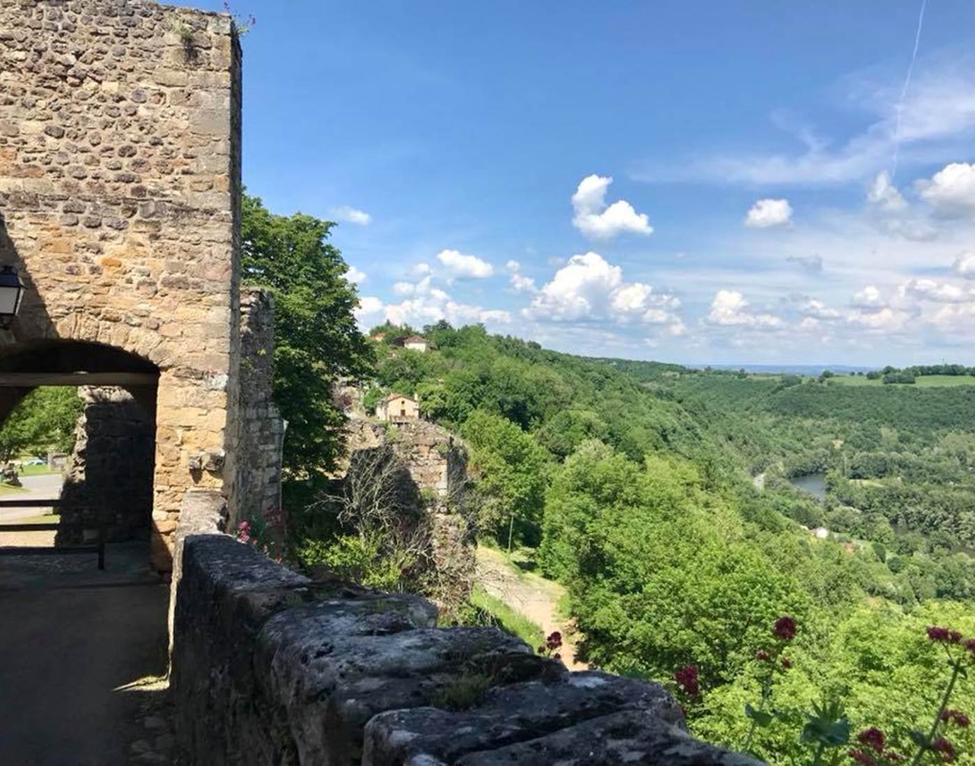 Capdenac le Haut à 10 mn de l'Hôtel des Bains