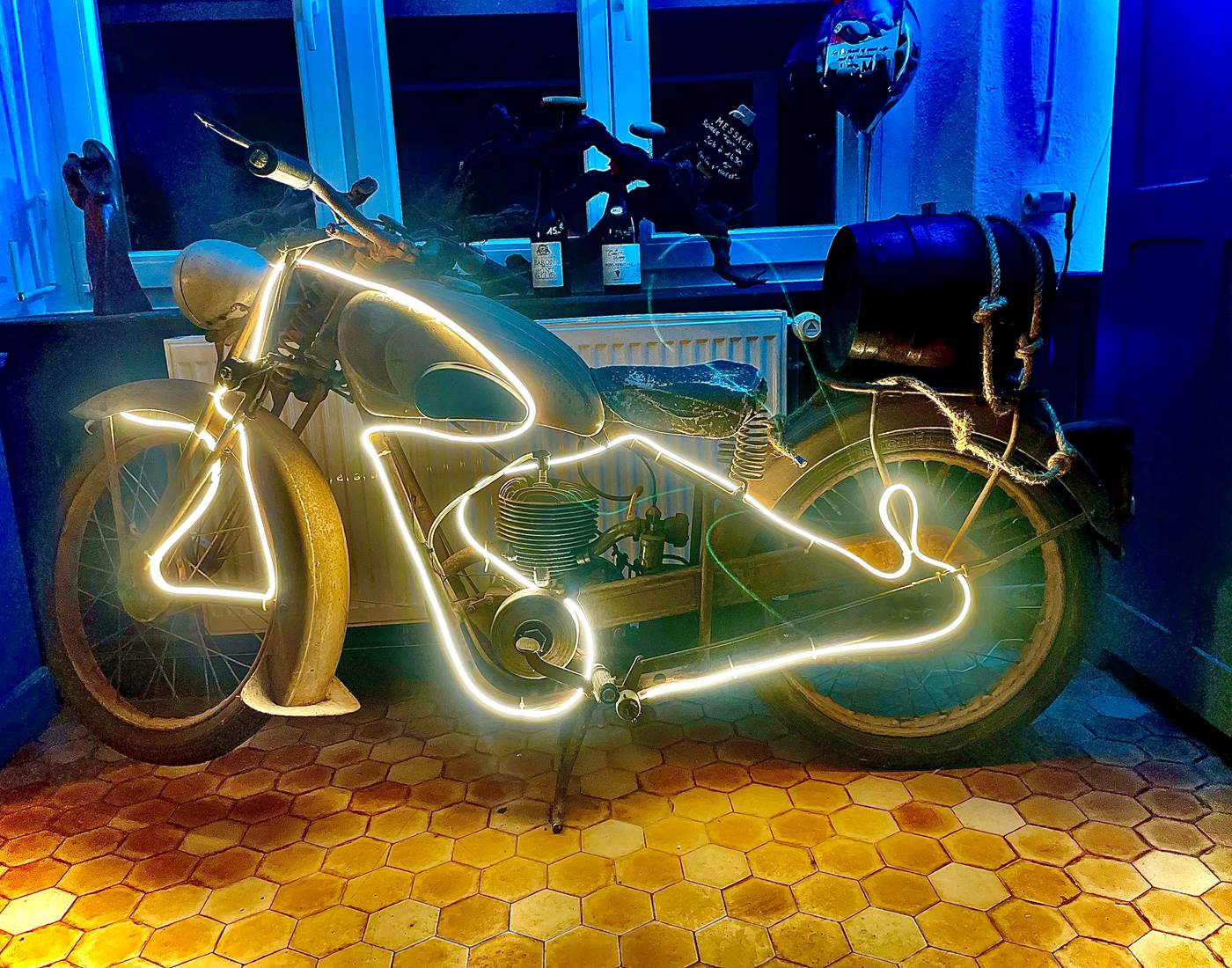 1970s-style motorhotel decoration