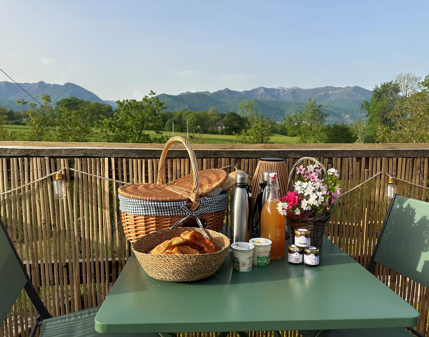 Petit-déjeuner personnalisé livré sur place.