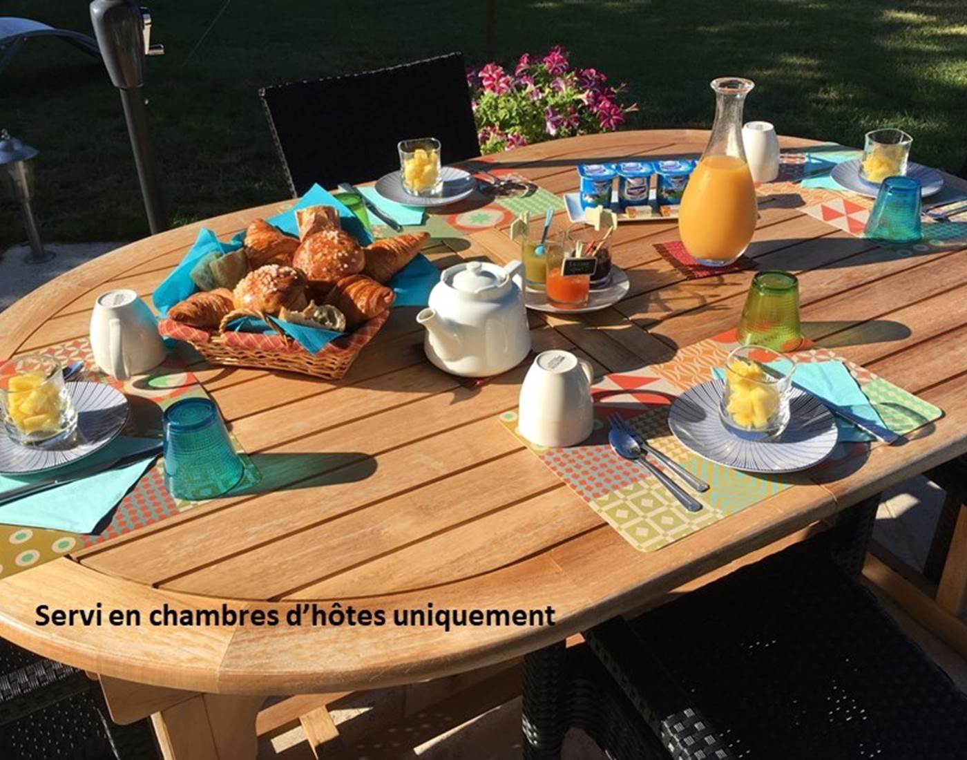 Petit déjeuner en terrasse