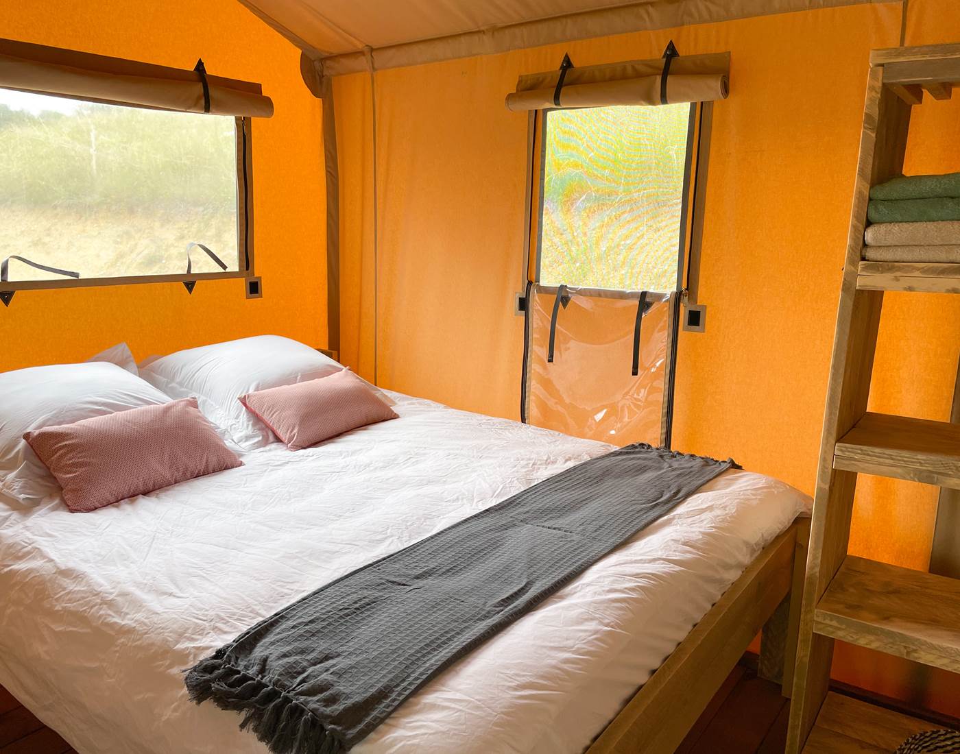 Glamping ecolodge Dreamer Hitton Séjours Nature chambre avec lit queen size