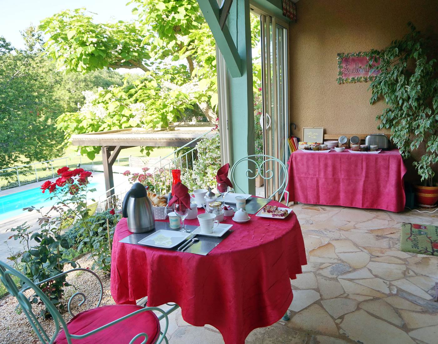 petit dejeuner véranda breakfast dordogne Les Feuillantines-page