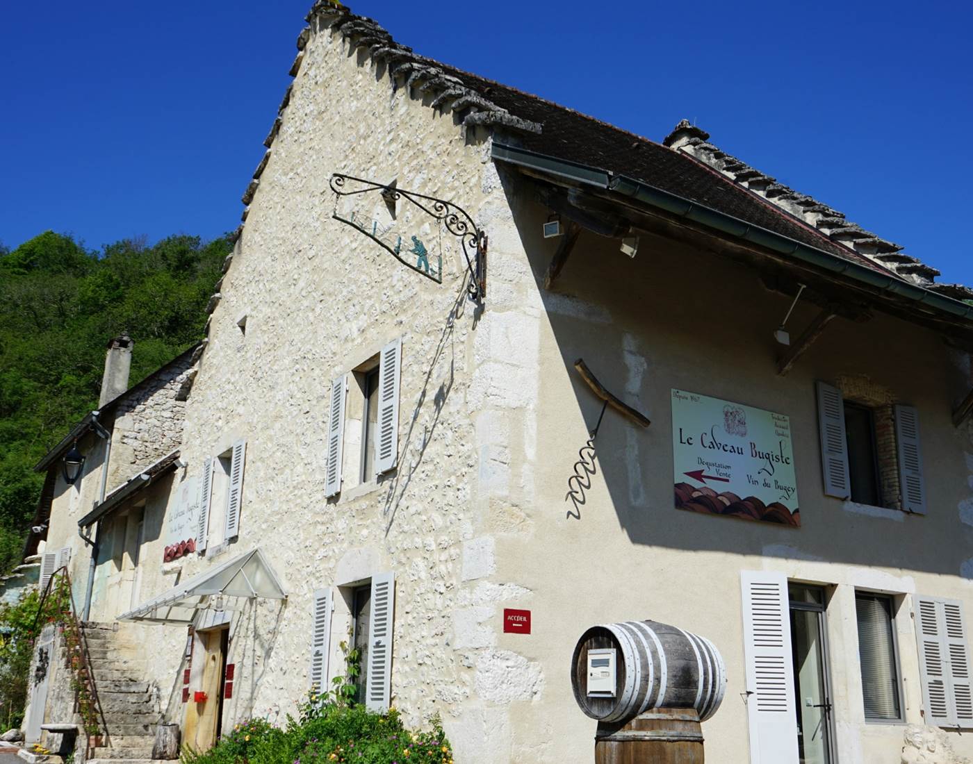 Escapade à Vongnes : dégustez les vins authentiques du Bugey au Caveau Bugiste, au cœur d’un village viticole d’exception !