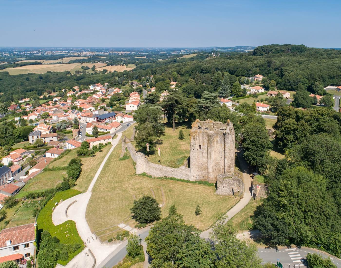 le vieux château de Pouzauges-page