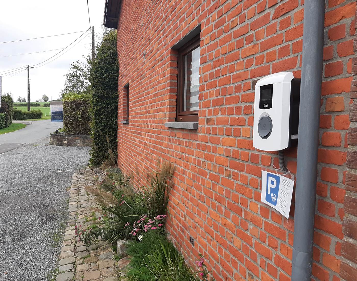 Borne de recharge voiture publique (payante)