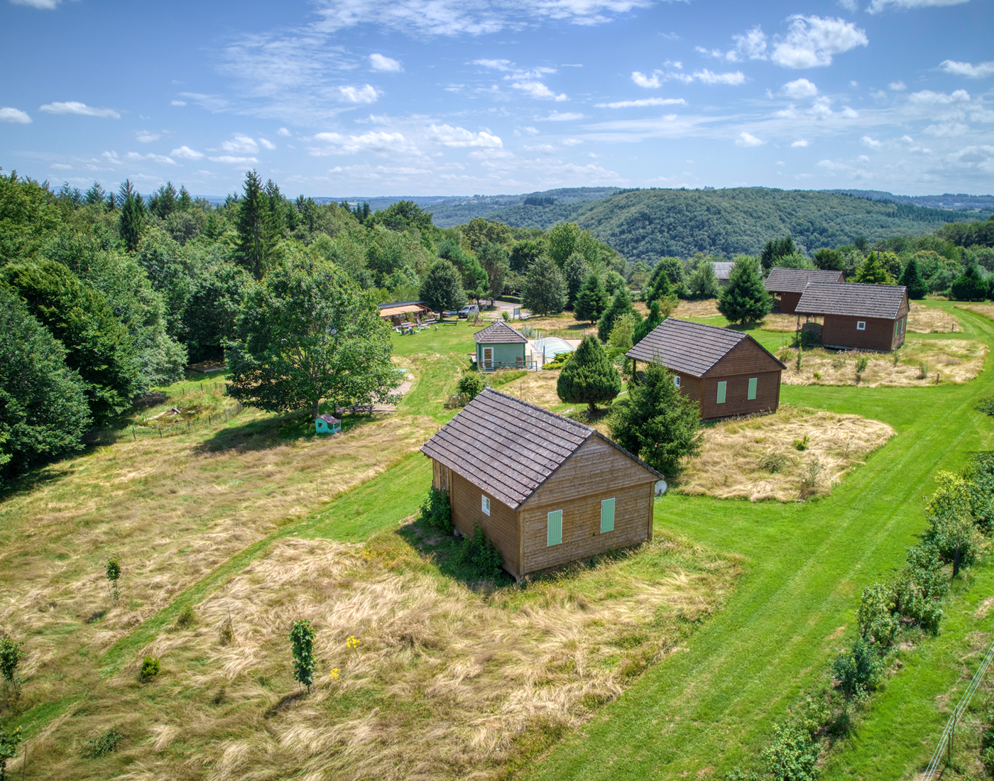 Les maisons de Coline se répartissent sur un hectare de terrain