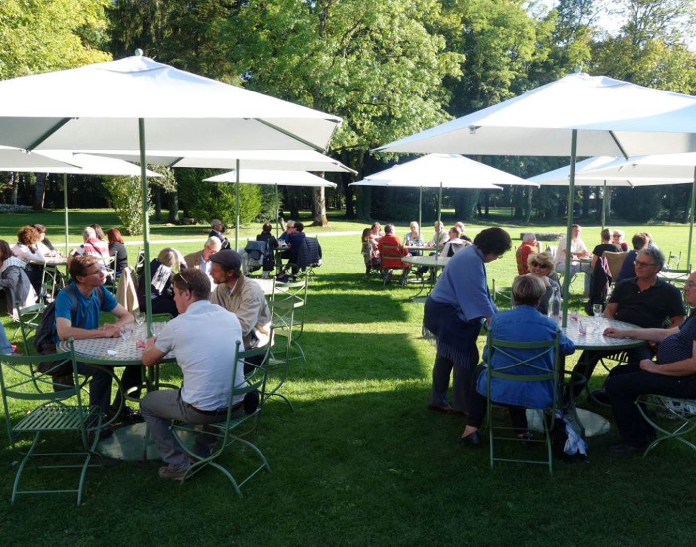 Déjeuner à la terrasse de l'orangerie
