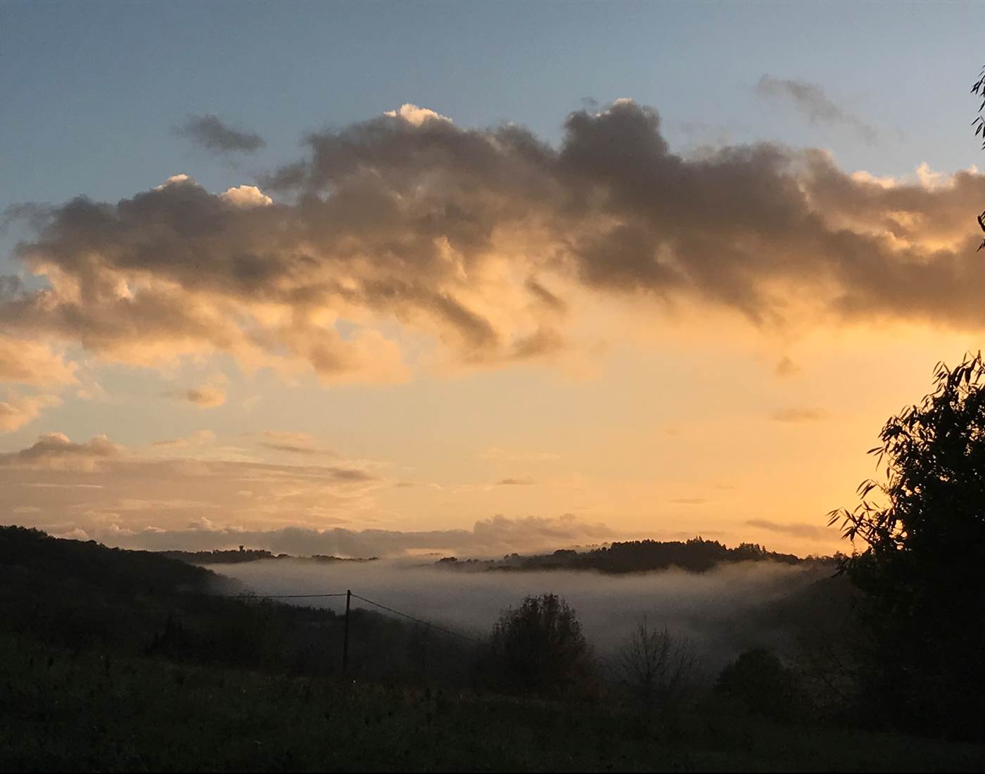 Vue automnale depuis notre petit village de la Chapelle-aux-Brocs