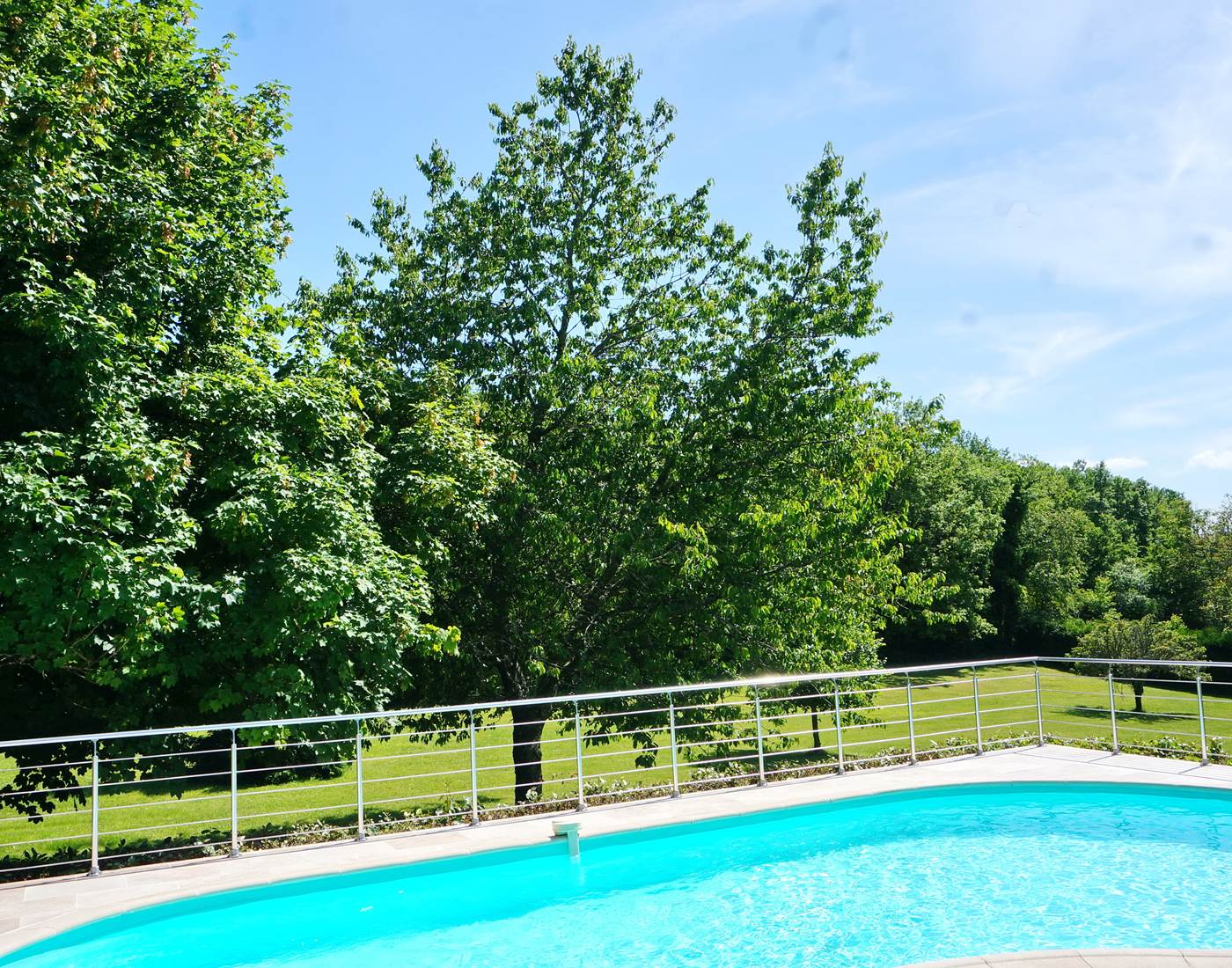 Piscine pool Feuillantines chambres d'hôtes dordogne périgord-page
