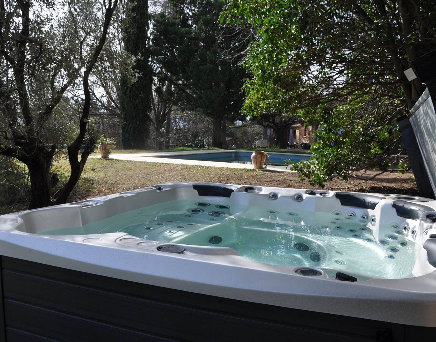 Ou par une séance spa, vue sur les vignes...
