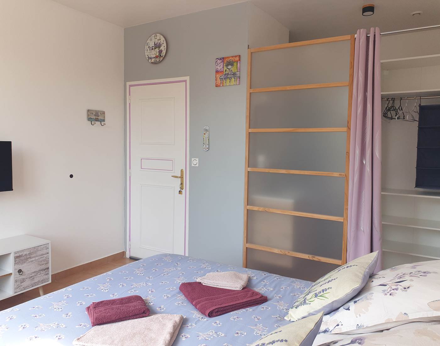 LES CHAMBRES DE MON P'TIT MAS - chambres d'hôtes - propriété rurale  - Chambre Double avec Salle de Bains Privative