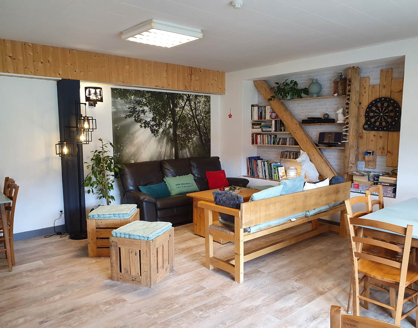 Coin détente au grenier des rousses. Lire, écouter de la musique, se reposer