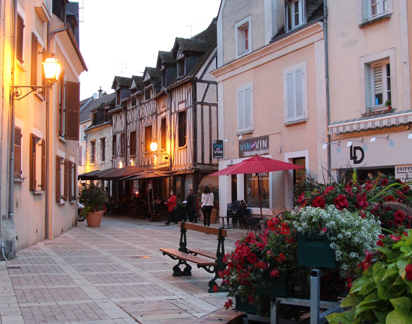 Quartier de la Pêcherie (3 minutes à pied)