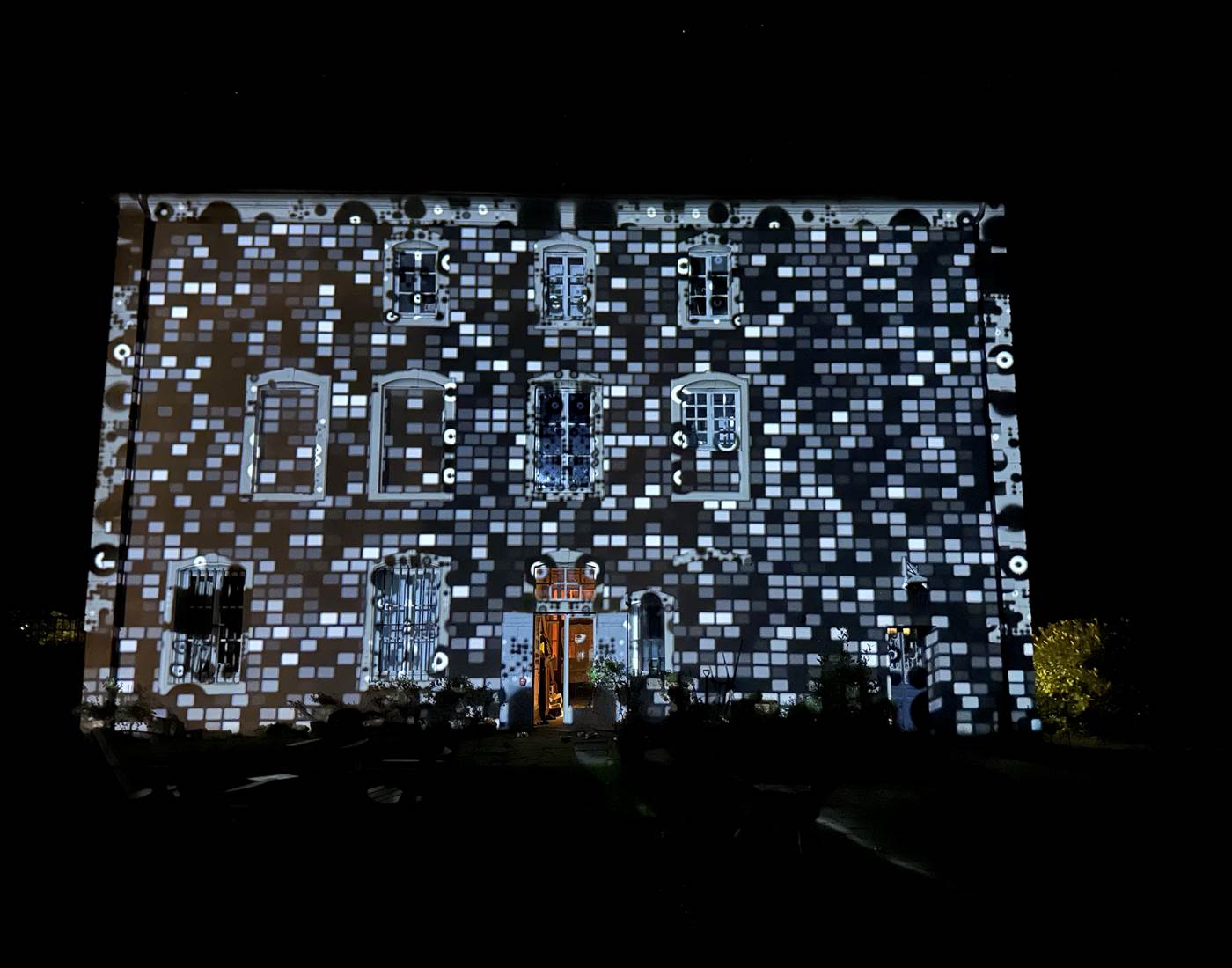 Sons et Lumières à la Manufacture Royale de Bains