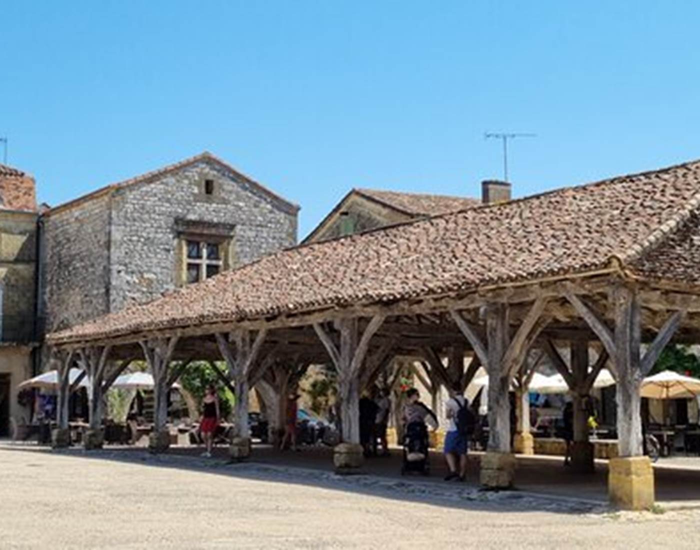 Halle Montpazier-page