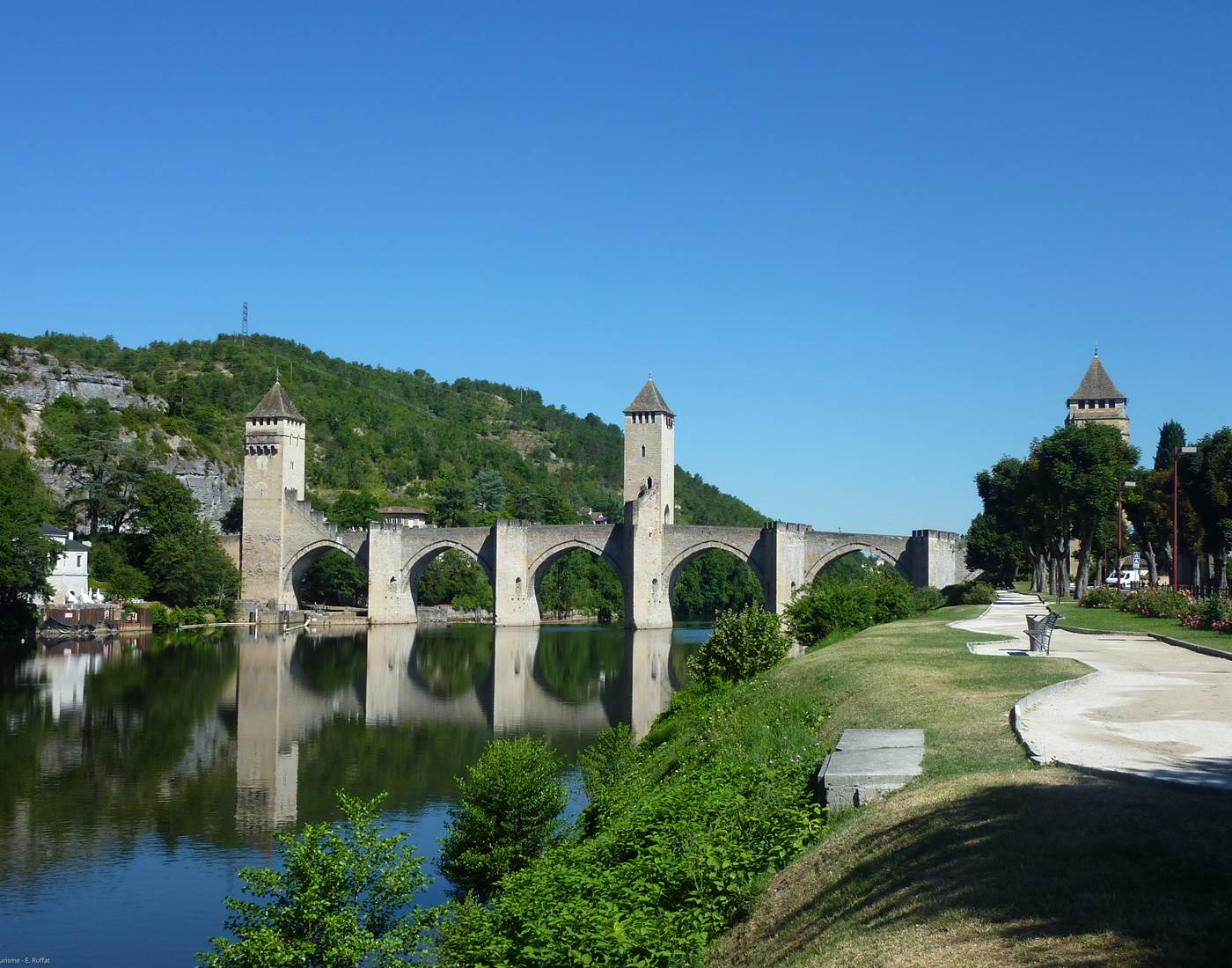 Le Pont Valentré à Cahors - © Lot Tourisme - E