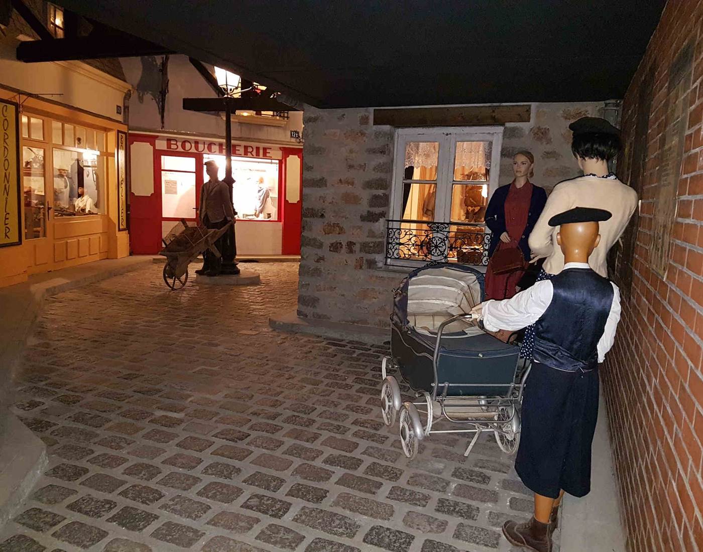 Hotel_de_la_plage_quineville_2_étoiles_seconde_guerre_mondiale_rue_reconstituée