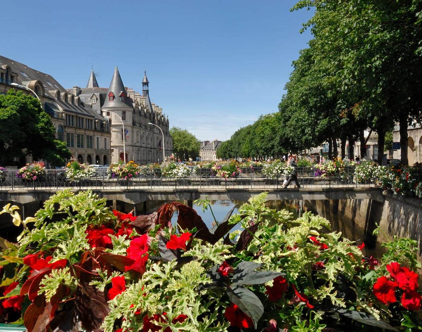 Idéal pour une escapade en couple depuis Plouarzel, ce paysage fleuri le long de l’Odet à Quimper offre une parenthèse charmante au cœur de la Bretagne