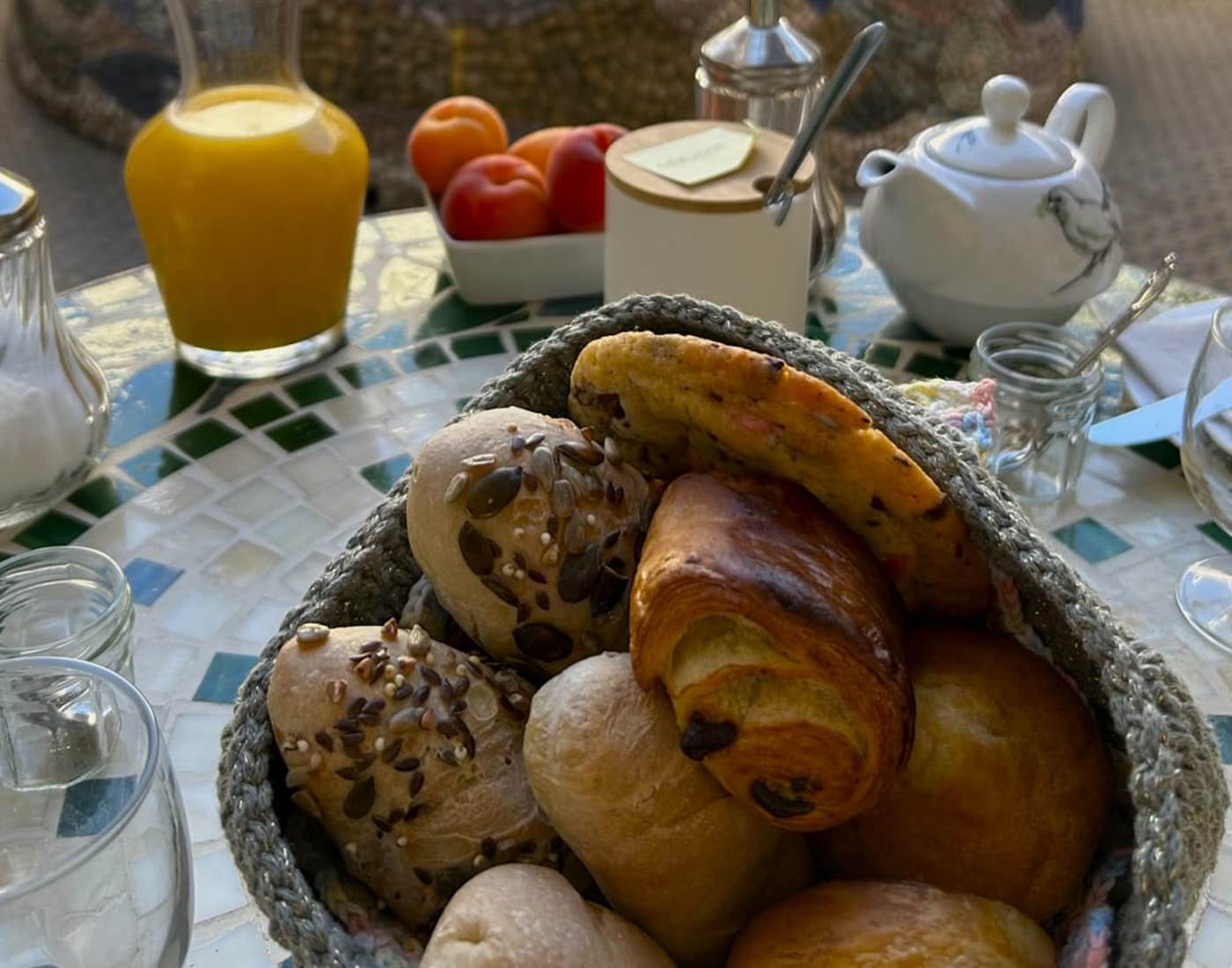 Série petits déjeuners : la table et la panière