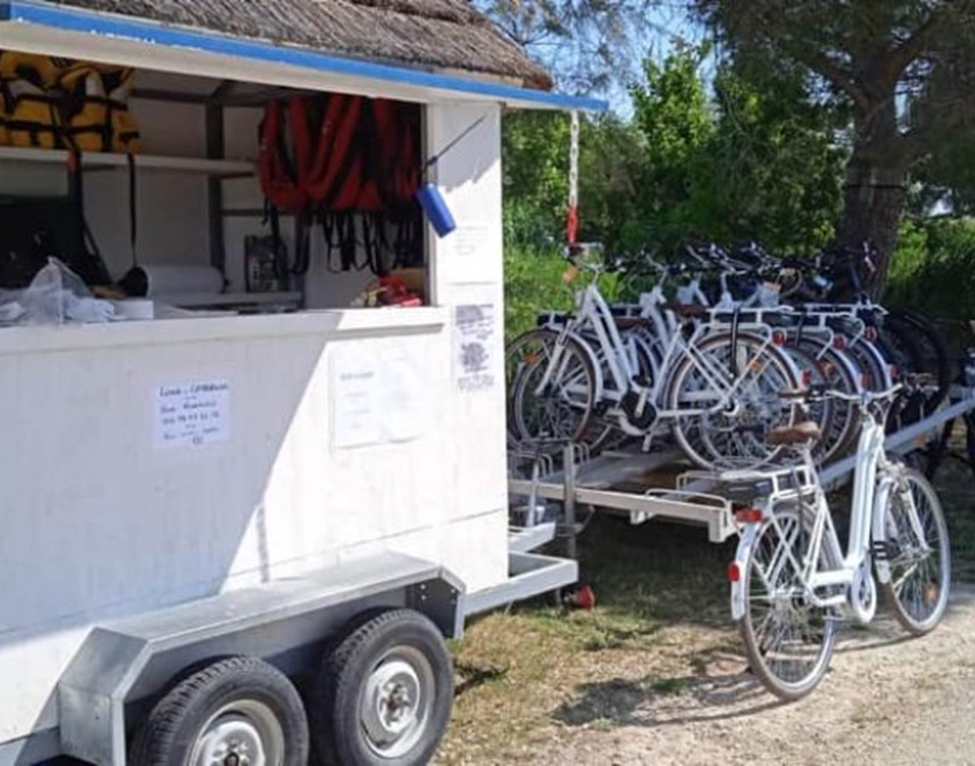 location vélos et vélos électrique sur le port