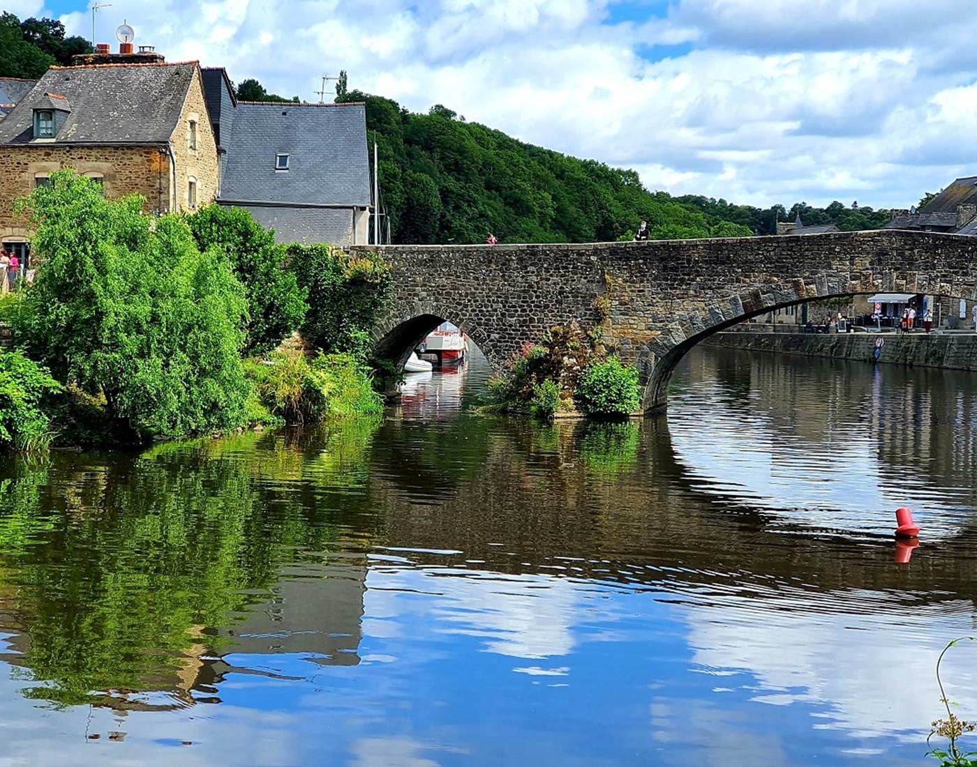 Le pont en pierres du port de DINAN