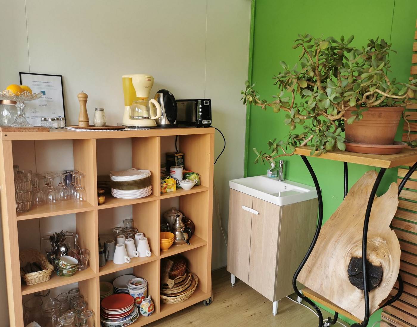 Salle modulable, lavabo, coin boissons chaudes