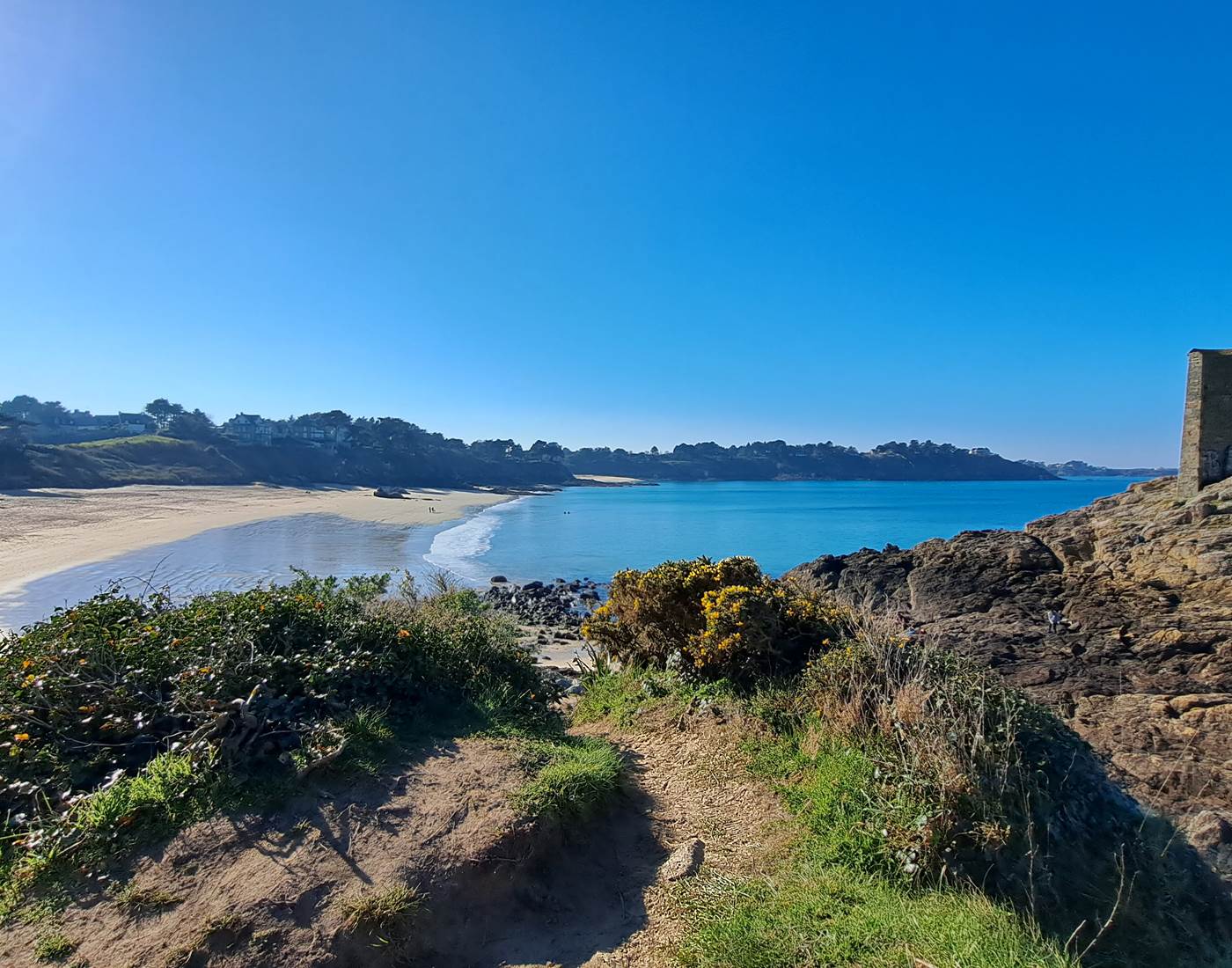 7) Profiter des plages. (La Fourberie)