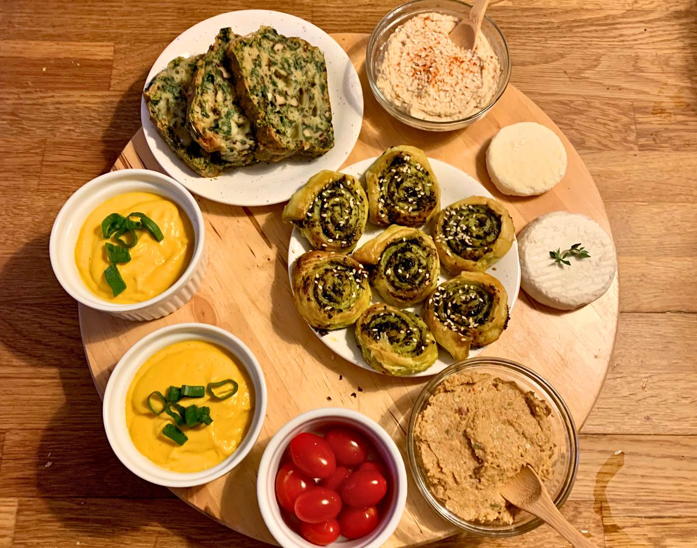 Nos planches, feuilletés pesto ail des cours, velouté de carottes au cumin-page