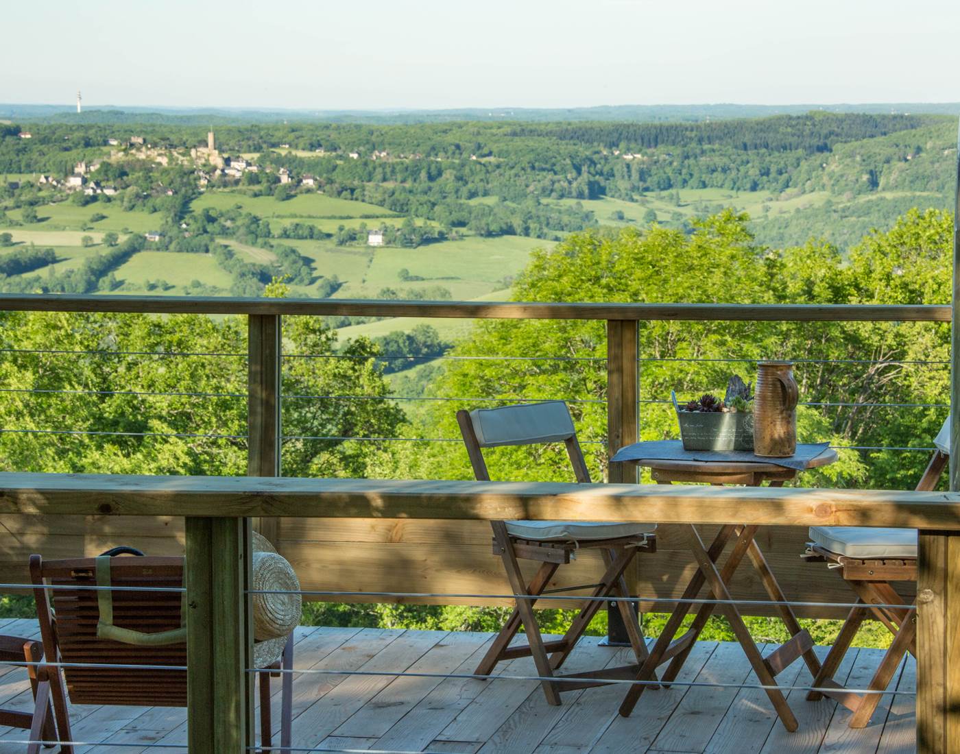 Petit déjeuner face au château de Turenne
