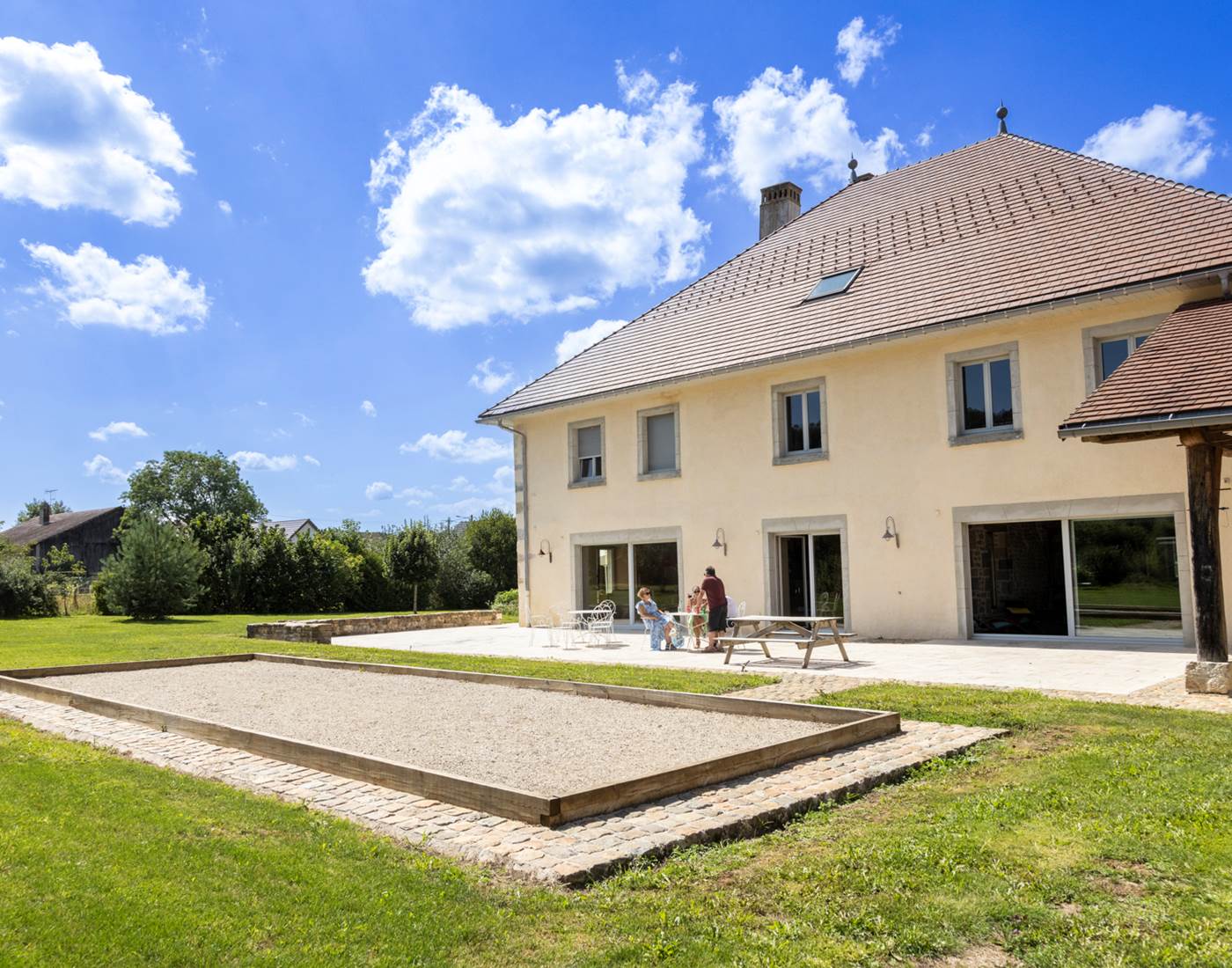 Baignées de lumière, nos terrasses ensoleillées sont l'endroit parfait pour prendre un bain de soleil