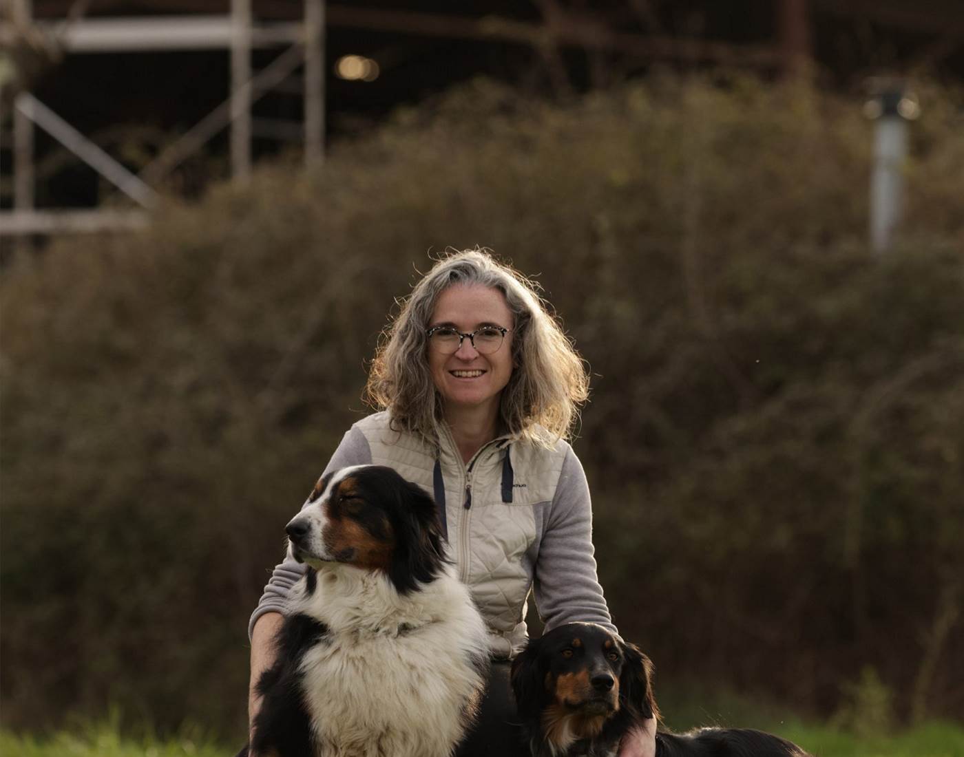 Aurélie, gérante et animatrice de la ferme, spécialisée en médiation animale