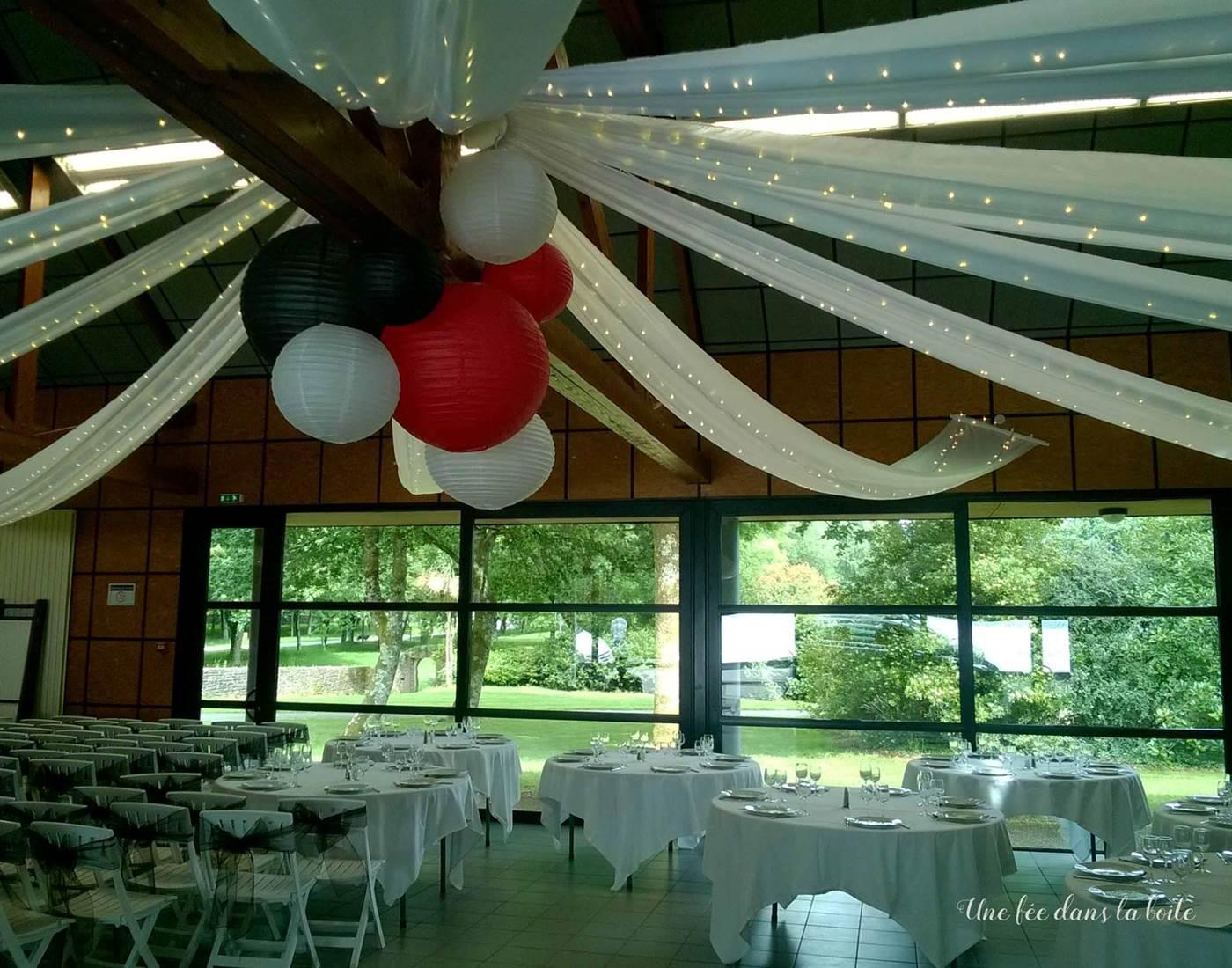 Salle décorée (crédit photo - Une fée dans la boîte)