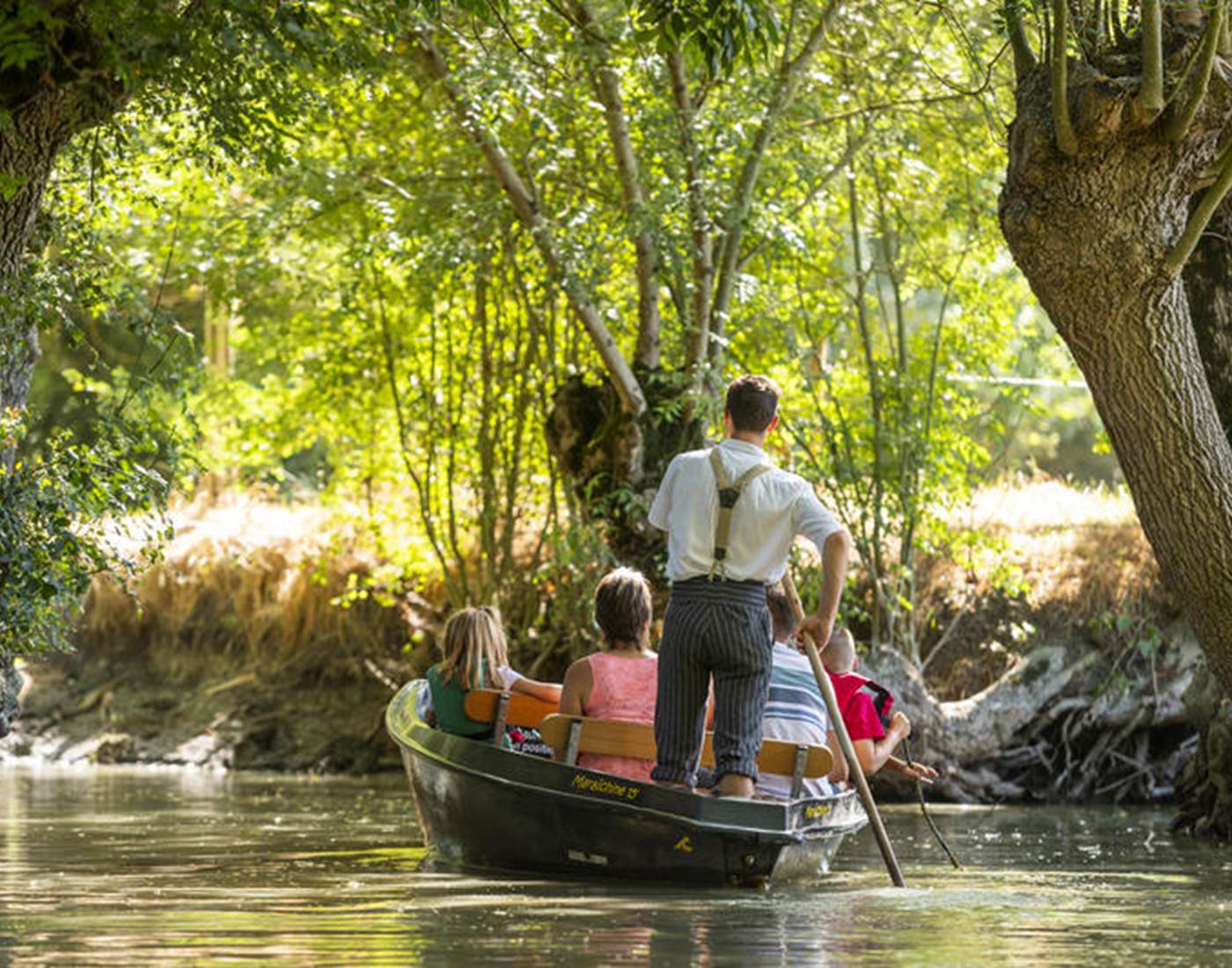 Balade en barque dans le Marais - Copyright Julien Gazeau