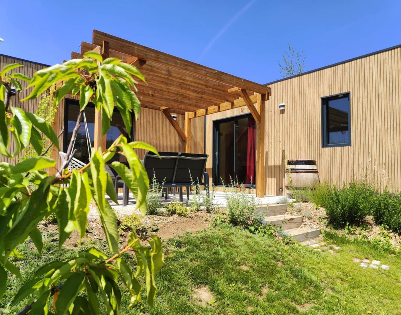 terrasse-du-gite-le-chardonnay-pour-un-repos-garanti