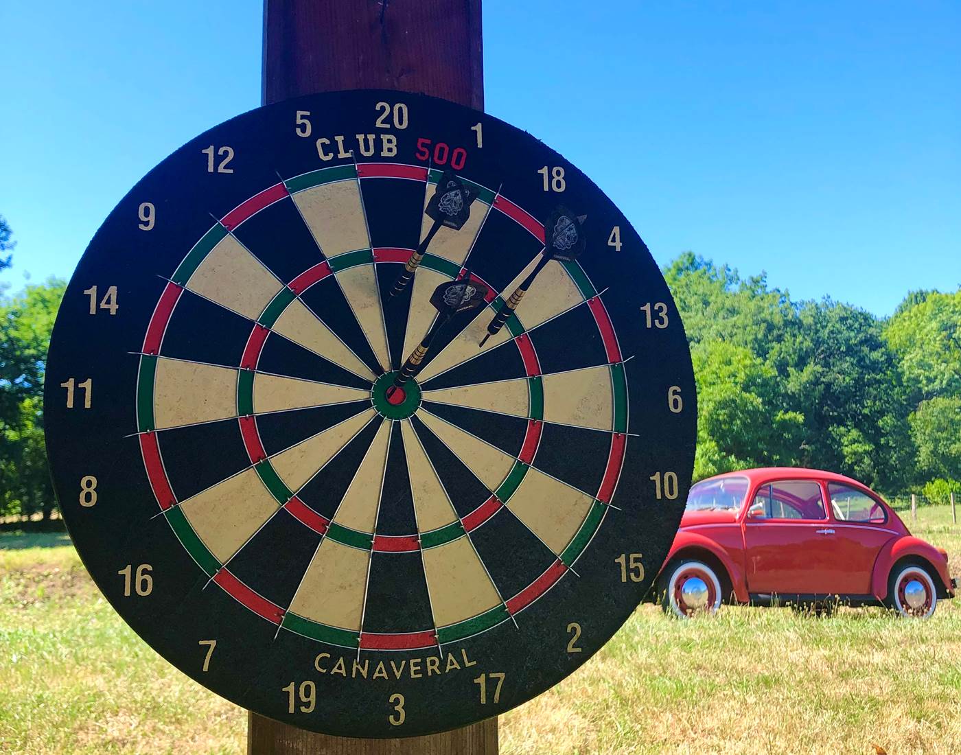 Que diriez vous de jouer aux fléchettes ?