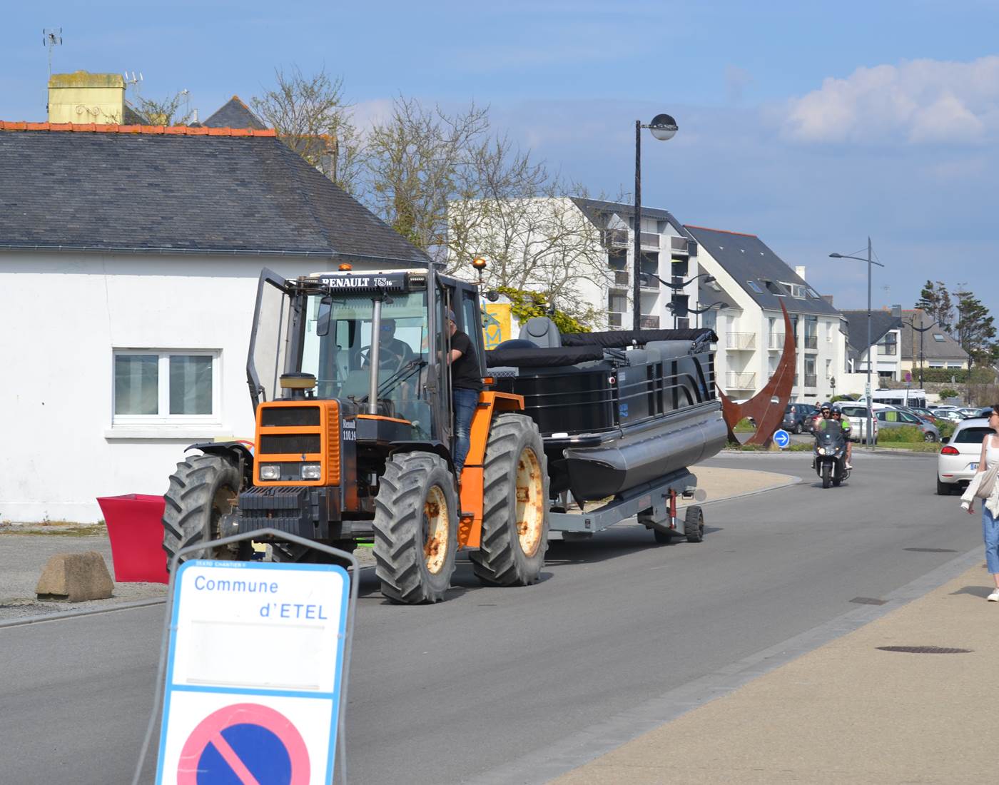 Mise à l'eau par LB Marine ETEL