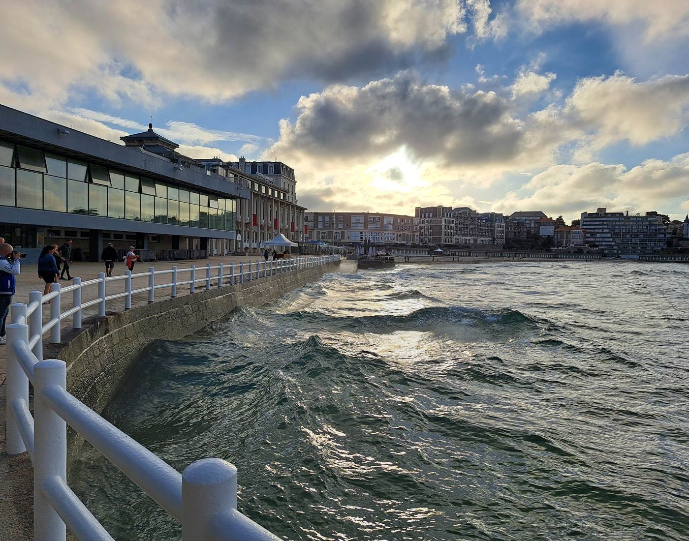 Dinard, Clos de la Fontaine, Plage de l'Ecluse à marée haute (high tide)