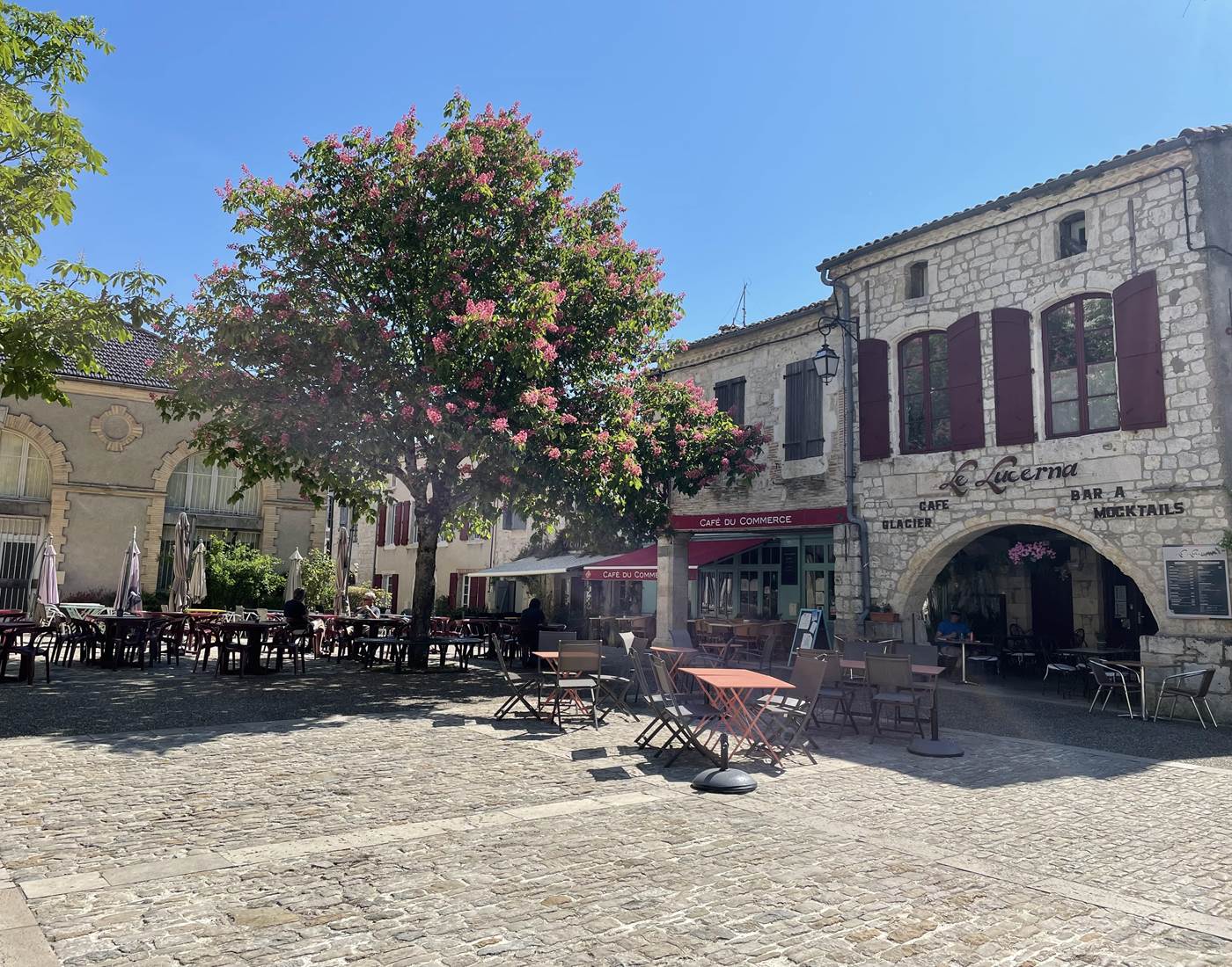 Place des cornières Lauzerte
