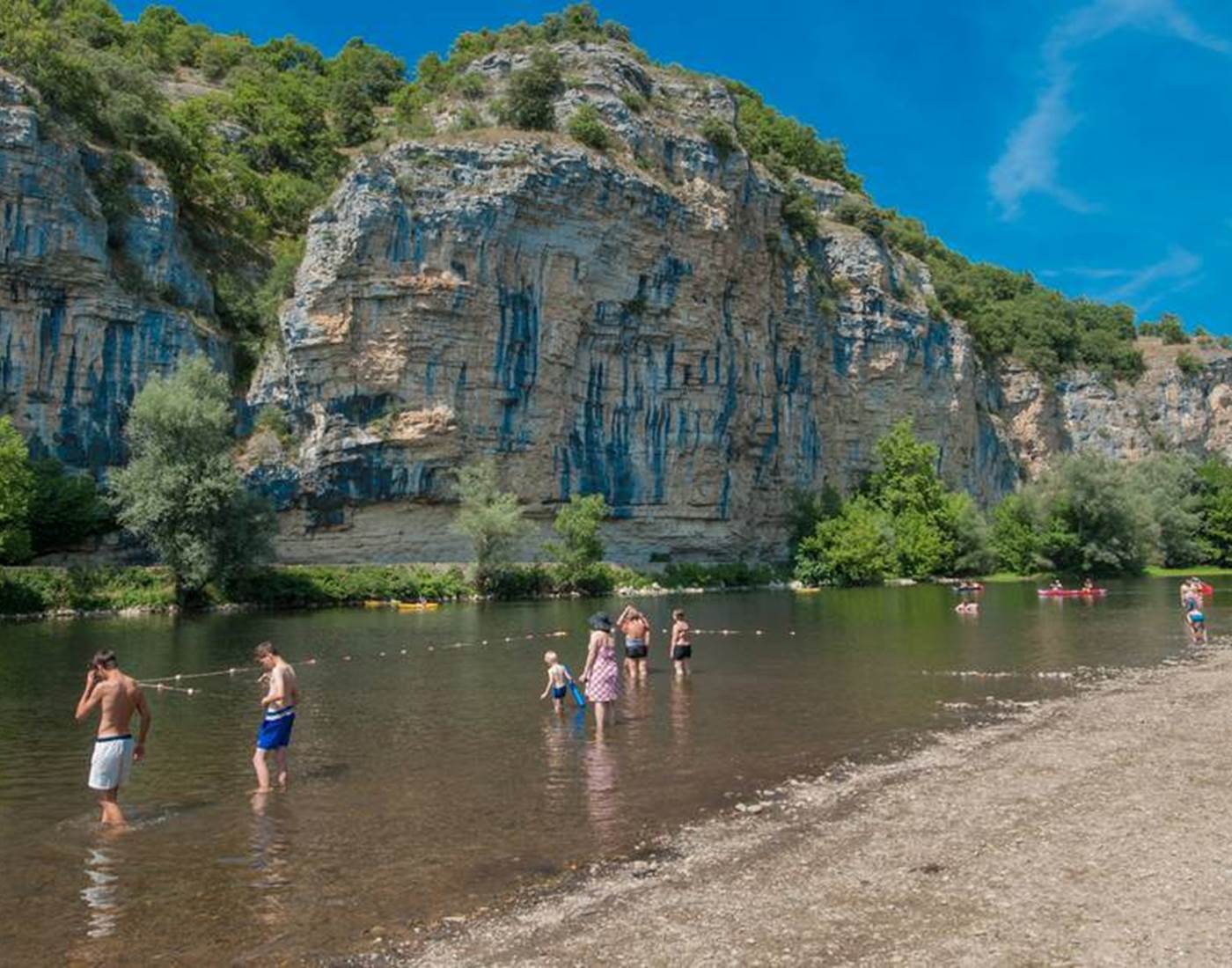 baignade_dans_la_dordogne_a_gluges_-_c_lot_tourisme_-_c